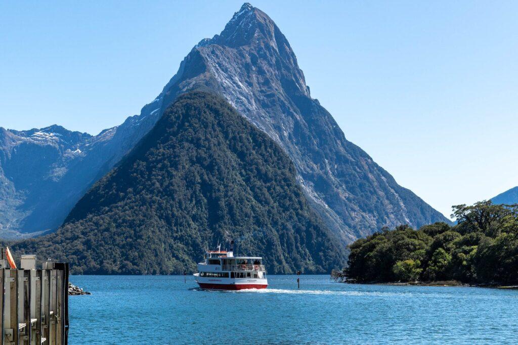 🌿 Natural Wonders of New Zealand: Milford Sound and More 🏞️