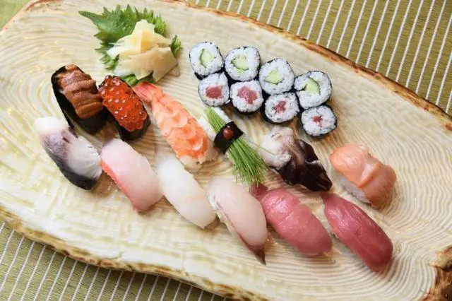 🍣 Savoring Sushi in Tokyo: Best Restaurants for Fresh Fish 🇯🇵