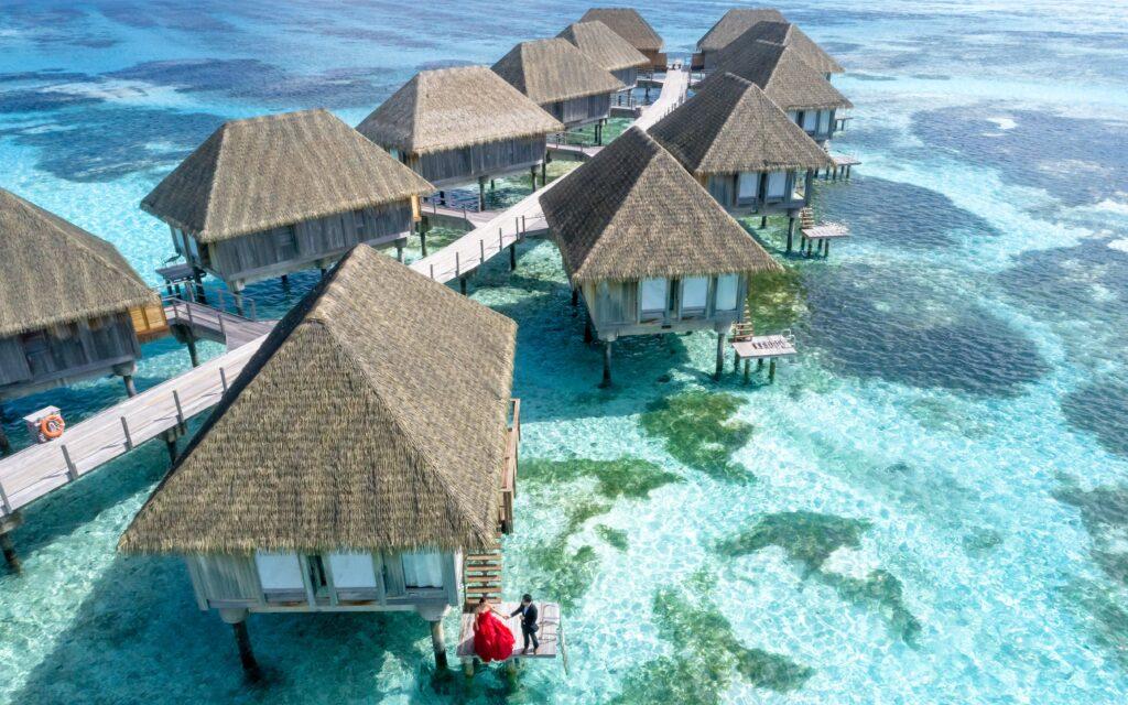 🏝️ Relaxing in the Maldives: Overwater Bungalows and Snorkeling 🐠