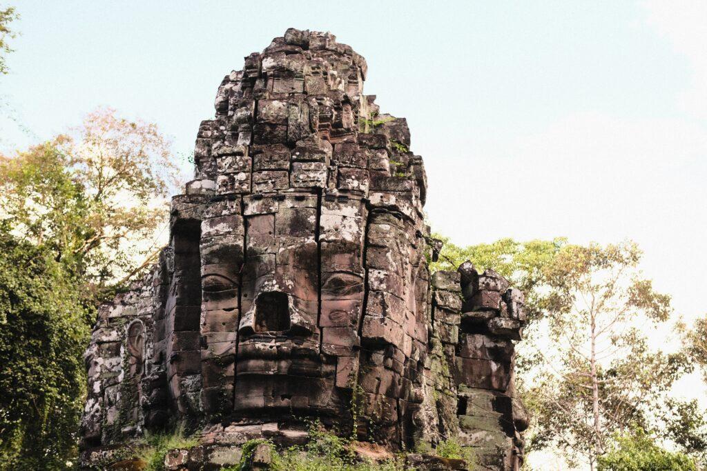 🏛️ Exploring the Temples of Angkor Wat, Cambodia 🇰🇭