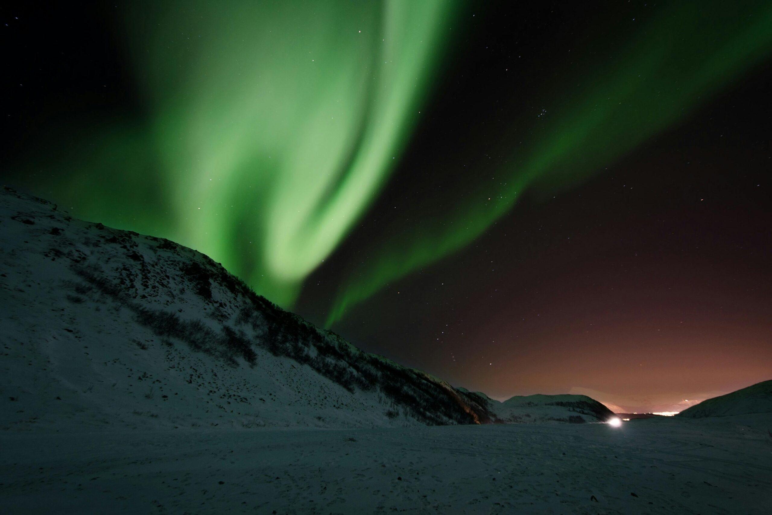 Northern Lights Adventure: Best Places to Witness Aurora Borealis in Canada 🌌🇨🇦